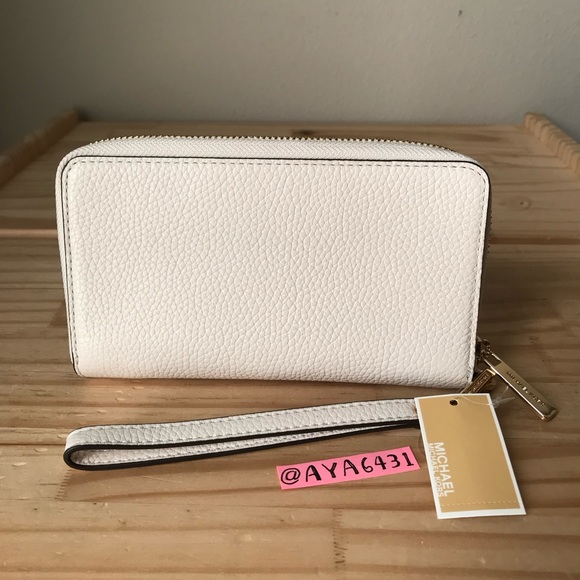 Michael Kors wallet🎈🎈 - Picture 2 of 7